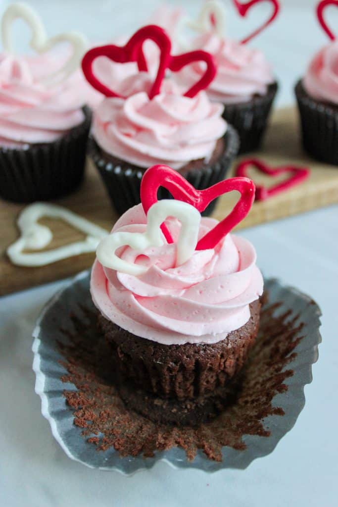 chocolate cupcakes pink buttercream frosting