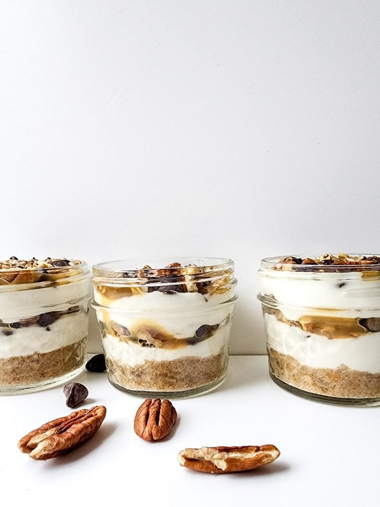 finished side view layers of jars no bake turtle cheesecakes