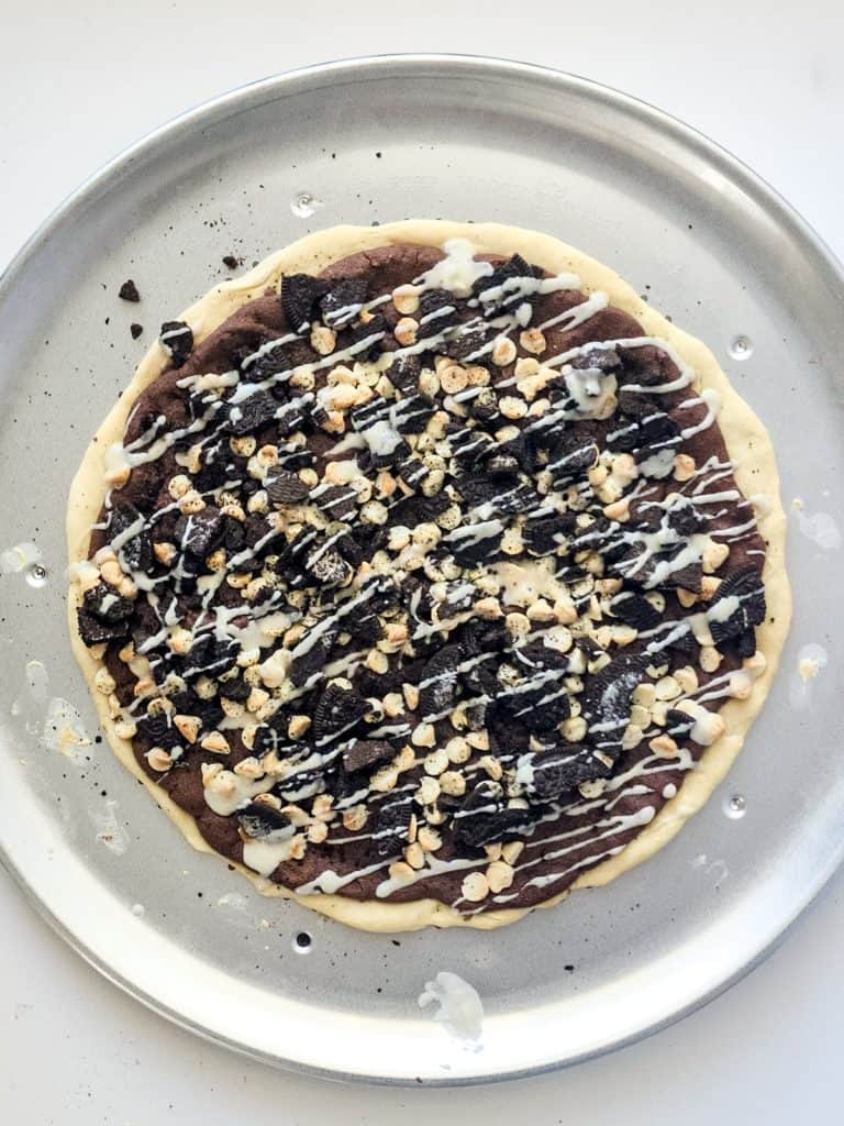 cookies and cream pizza with icing layer