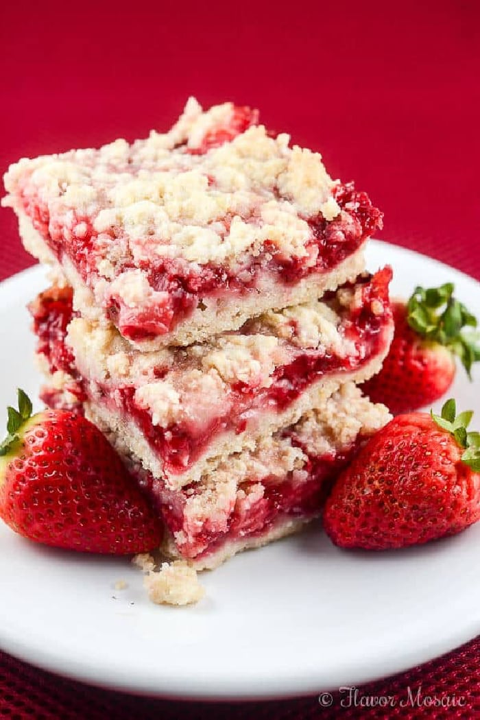 Easy Strawberry Crumb Bar Recipe 700x1050 1