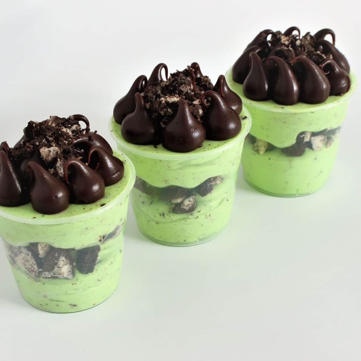 Mint Chocolate Chip Cheesecake Mini Dessert Cups