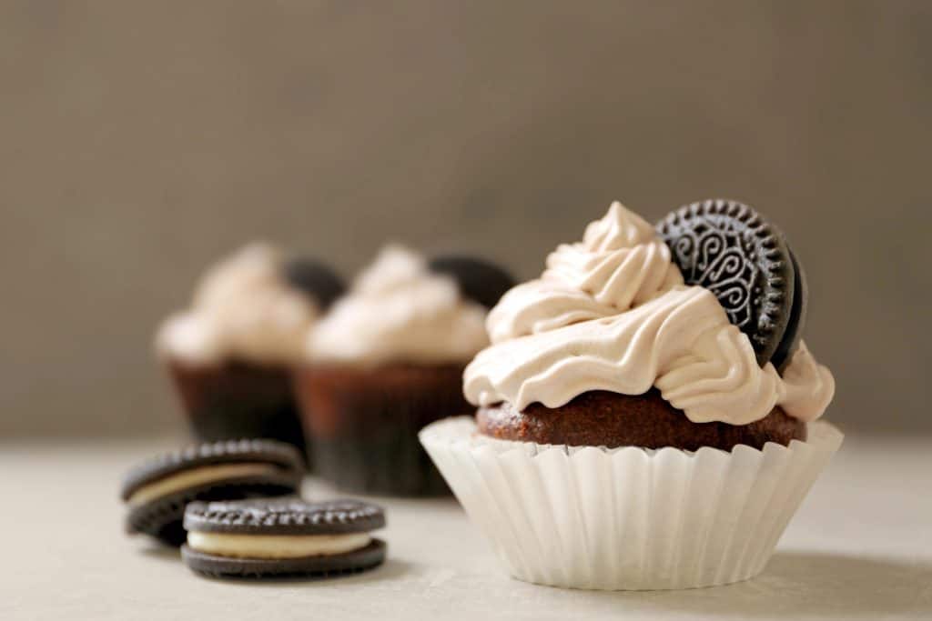 the best oreo dessert recipes (chocolate cupcake with vanilla frosting and oreo on top)