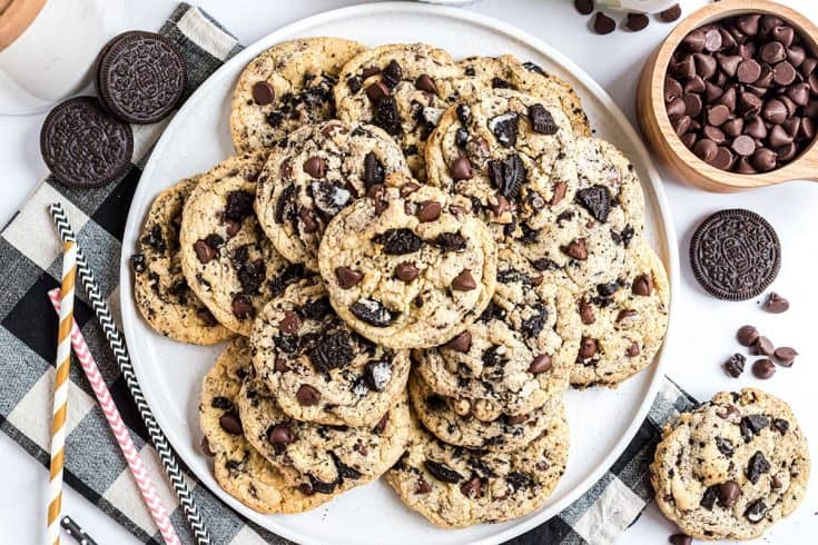 chocolate chip oreo cookies horiz pic