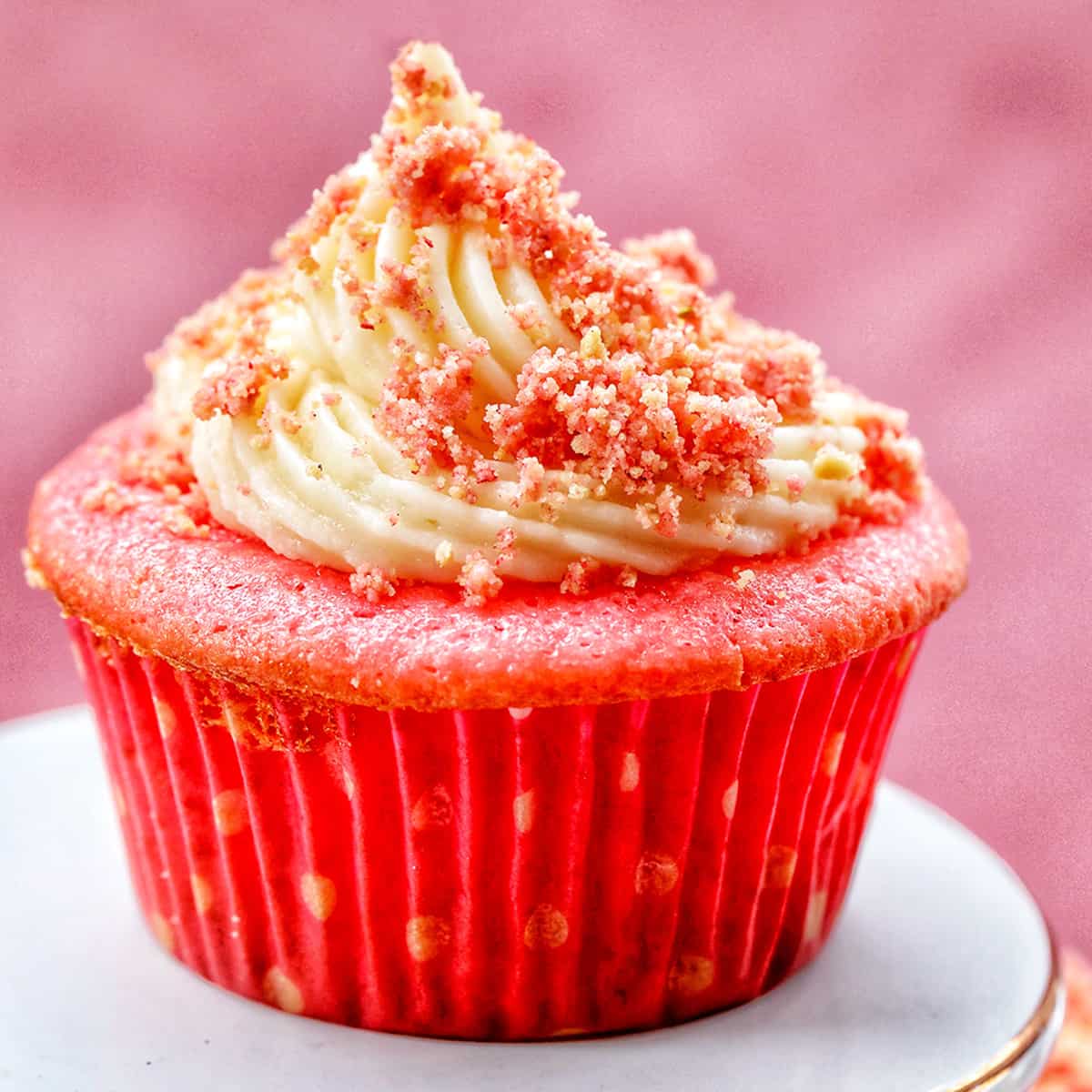 Strawberry Crunch Cupcakes FEATURE