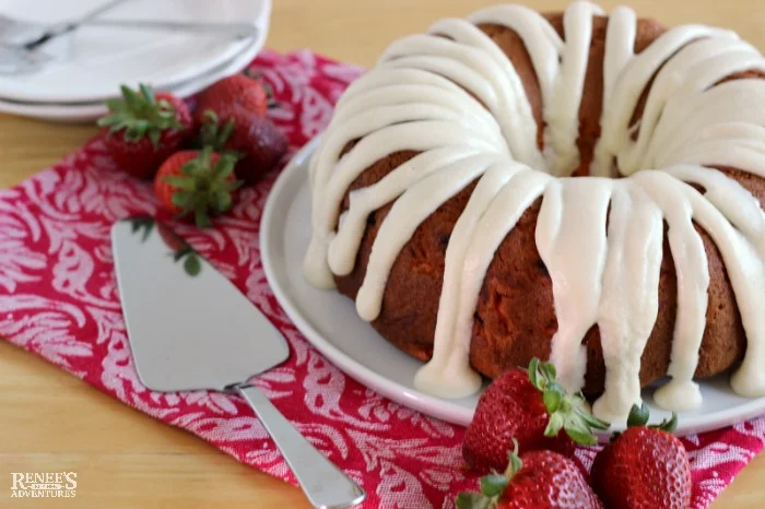easy strawberry bundt cake 4