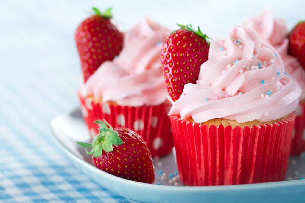 irresistible summer desserts - strawberry cupcakes with sprinkles