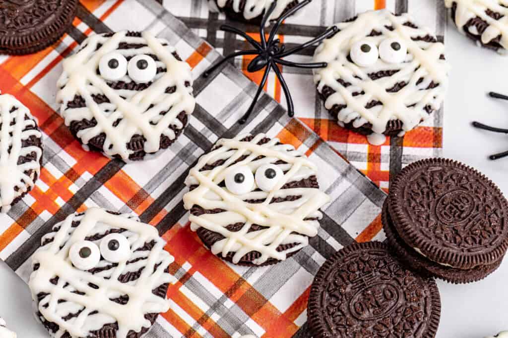 halloween Oreo mummy treats