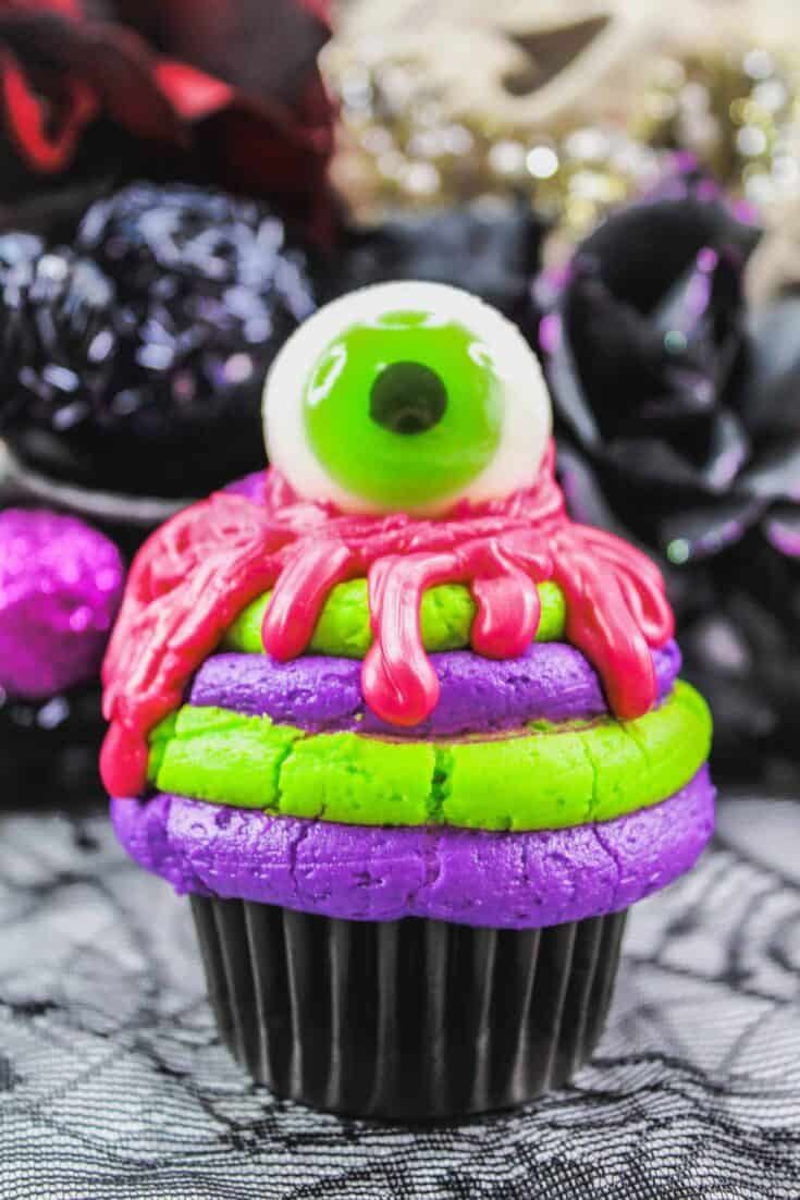 Monster eyeballs cupcake 2 scaled 1