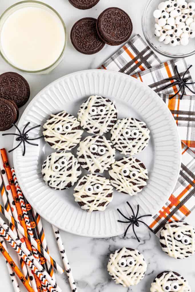 plate of halloween mummy oreos