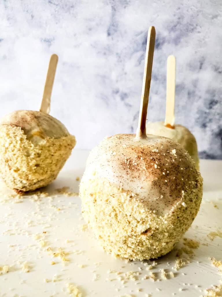 closeup of finished copycat apple pie caramel apples