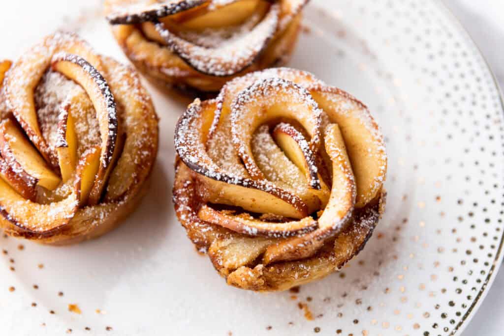 apple tart roses on a plate