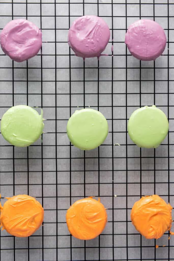 candy dipped oreos on baking rack