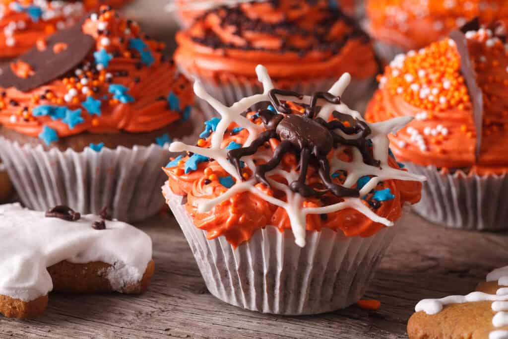 halloween cupcakes with spiders 