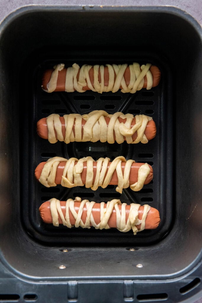 hot dogs in air fryer basket