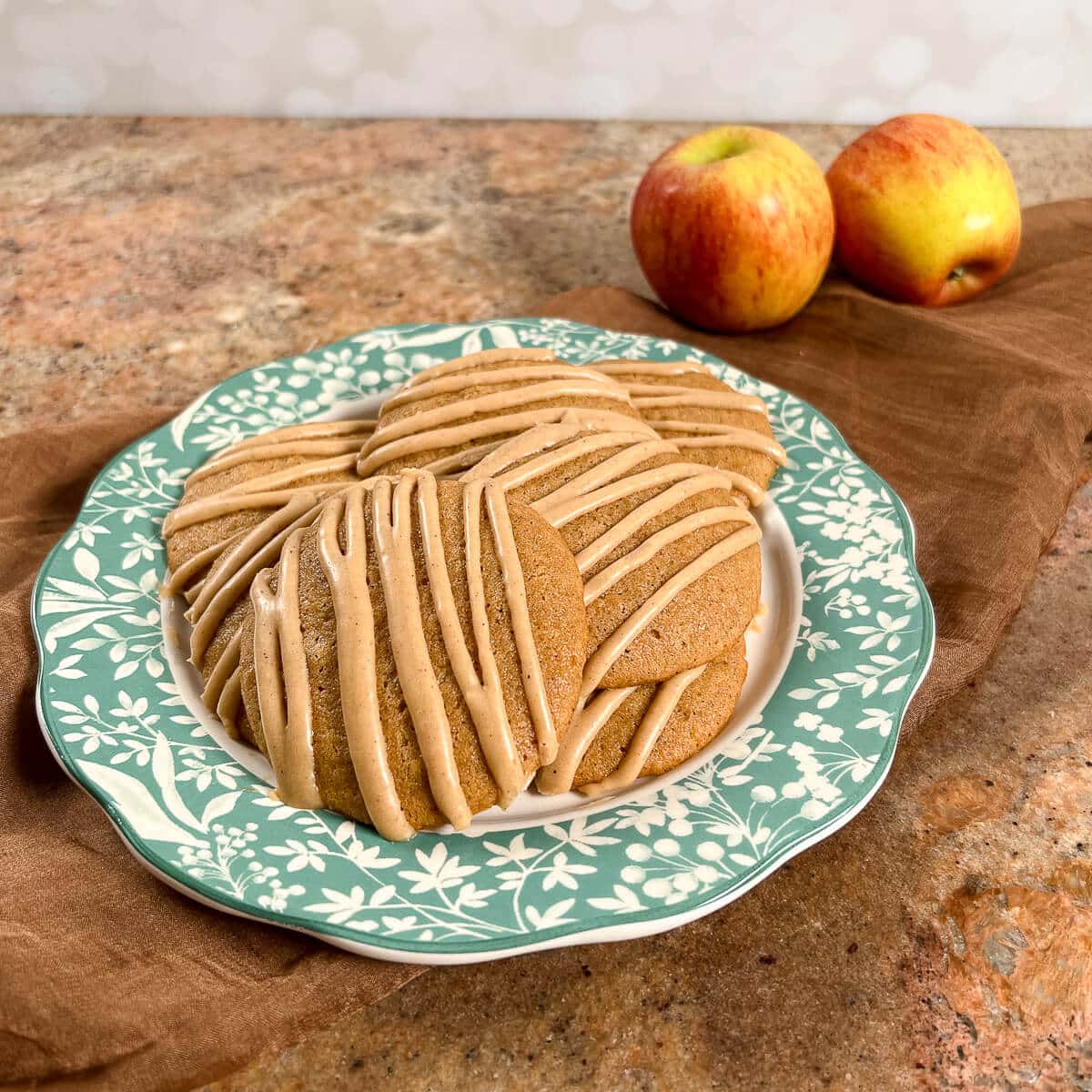 apple spice cookies plated apples