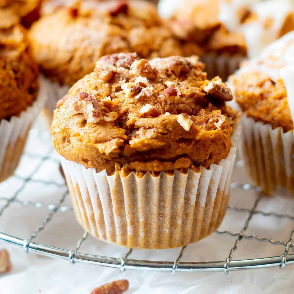 easy 3 ingredient pumpkin muffins