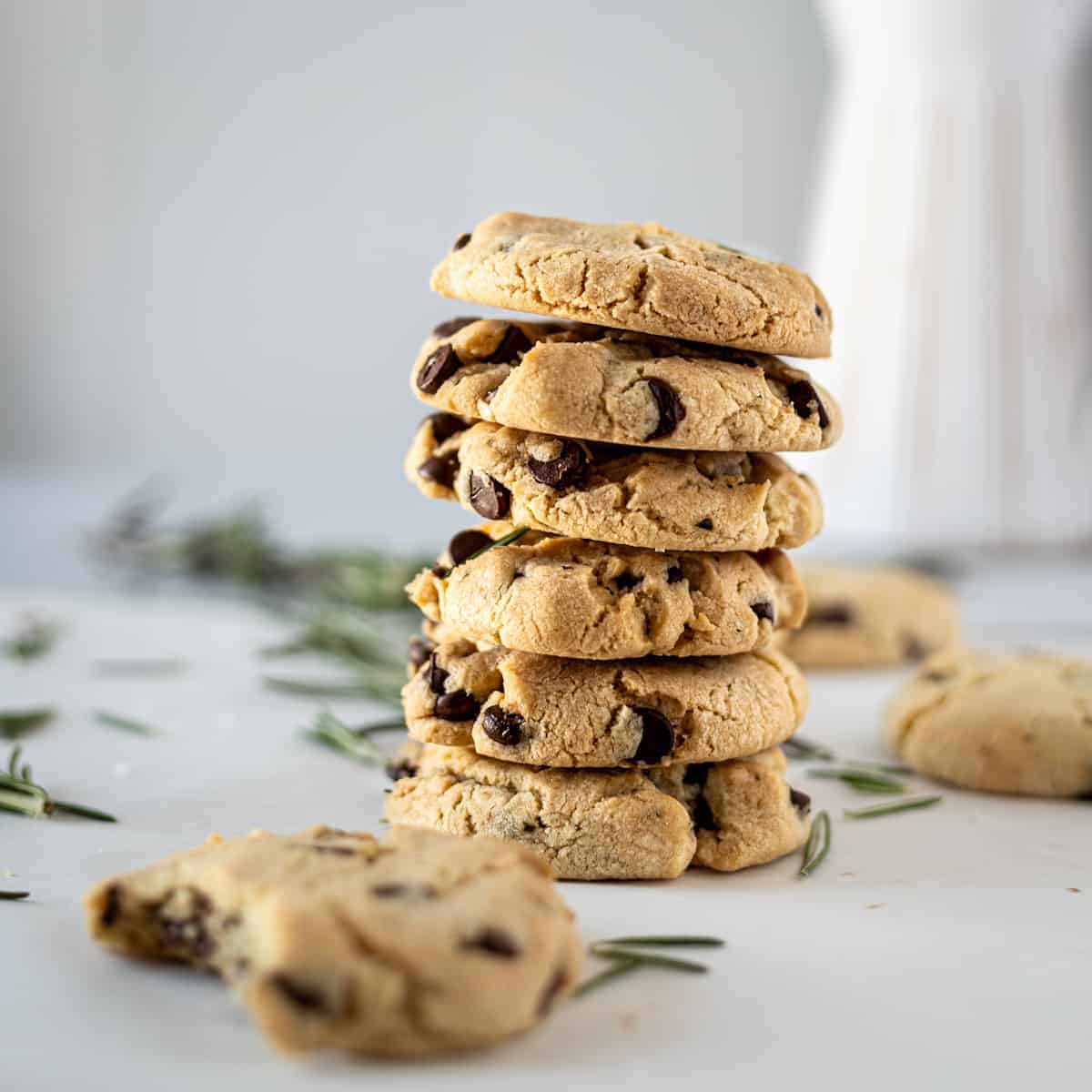 rosemary chocolate chip cookies featured image 1