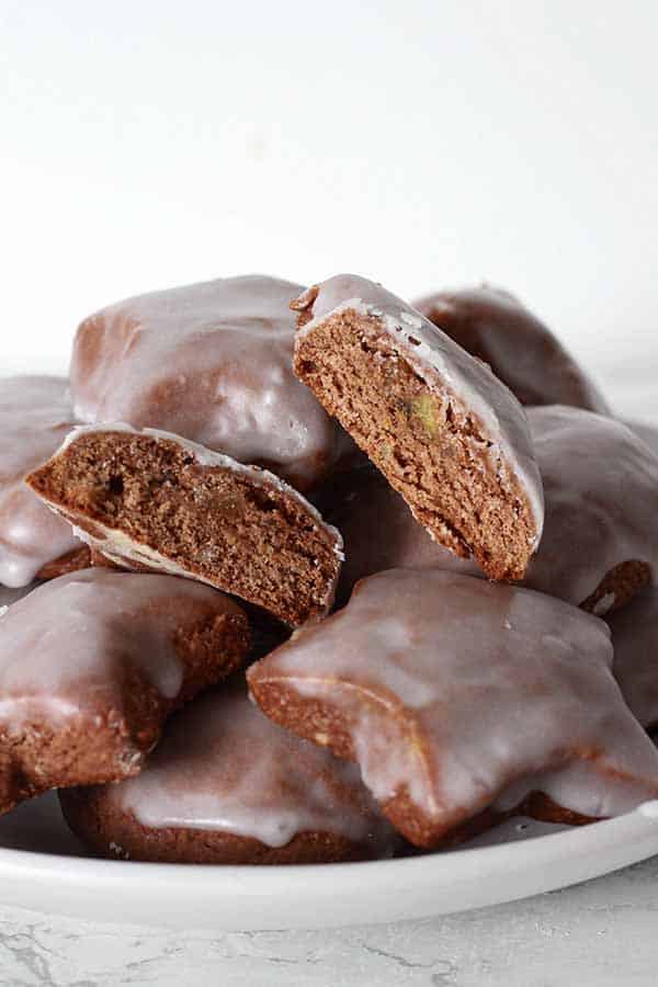 thumnbail image of vegan lebkuchen with icing