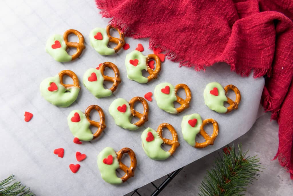 grinch inspired christmas pretzels