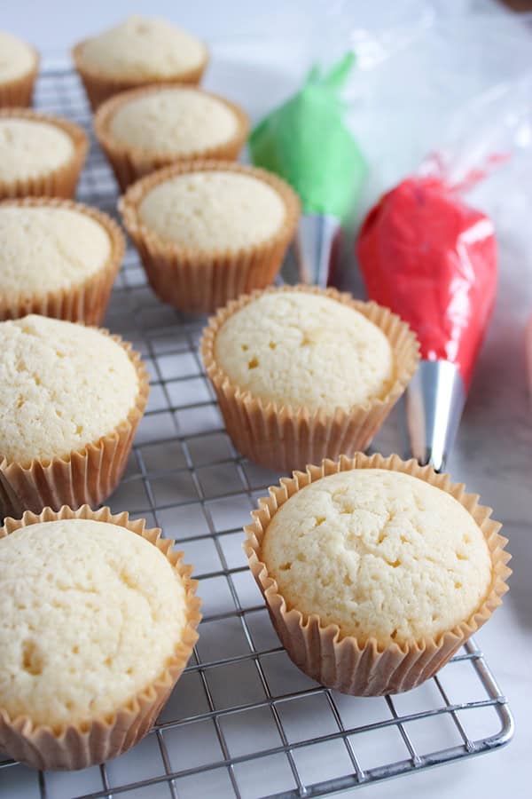 cupcakes before decorating