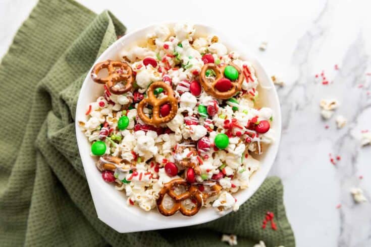 how to make christmas popcorn treat mix