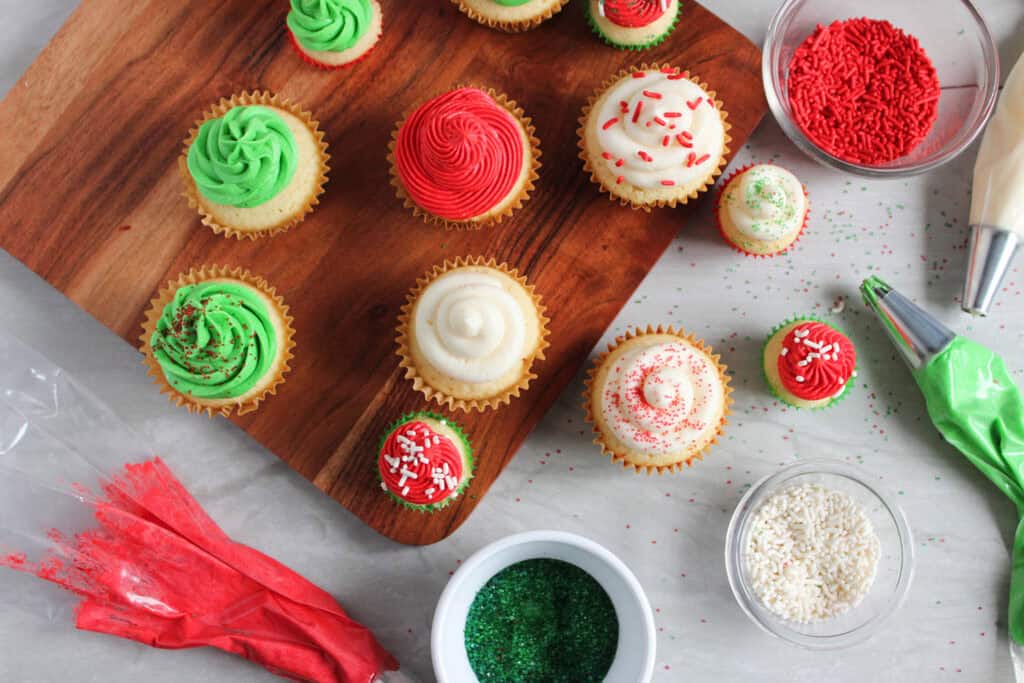 Christmas cupcake decorating board 