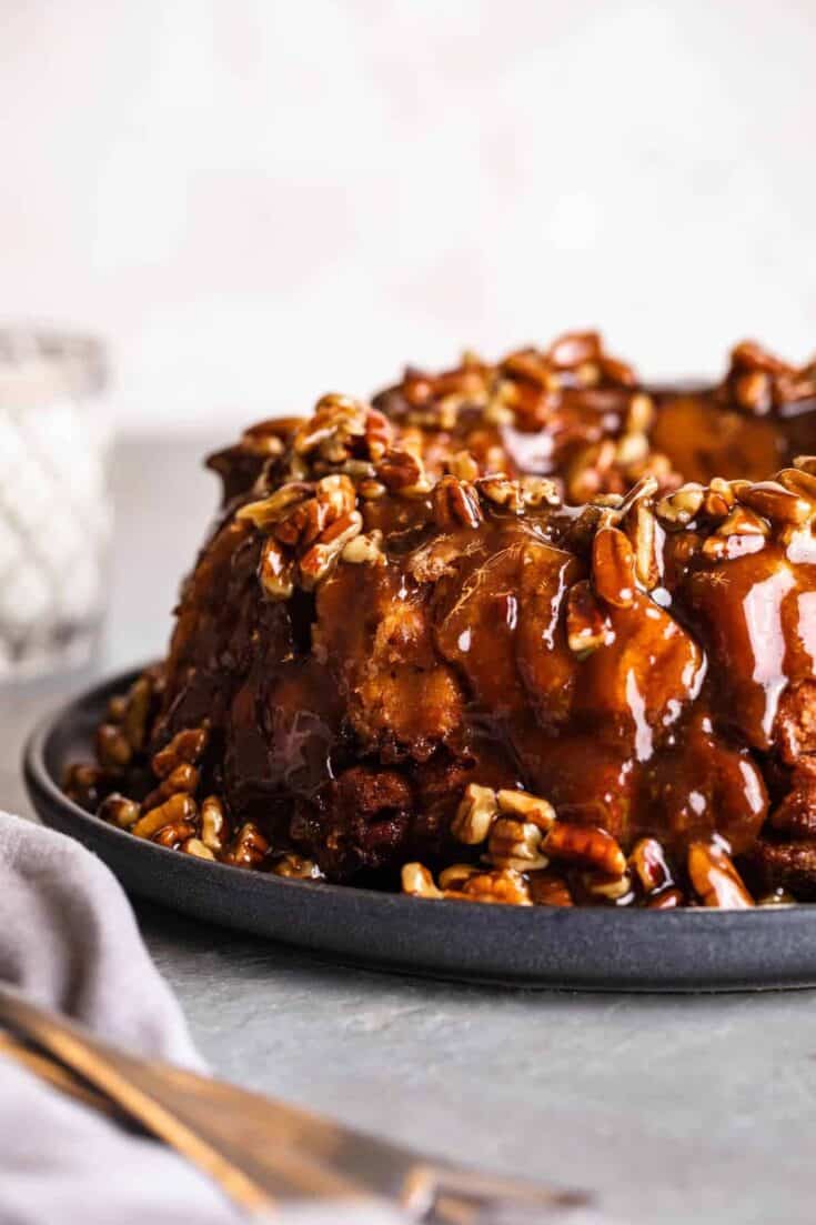 cinnamon roll monkey bread caramel pecan topping 15