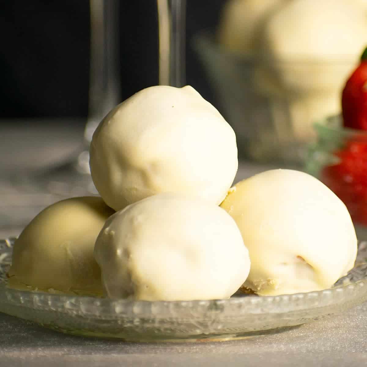 strawberry champagne cake balls featured 1