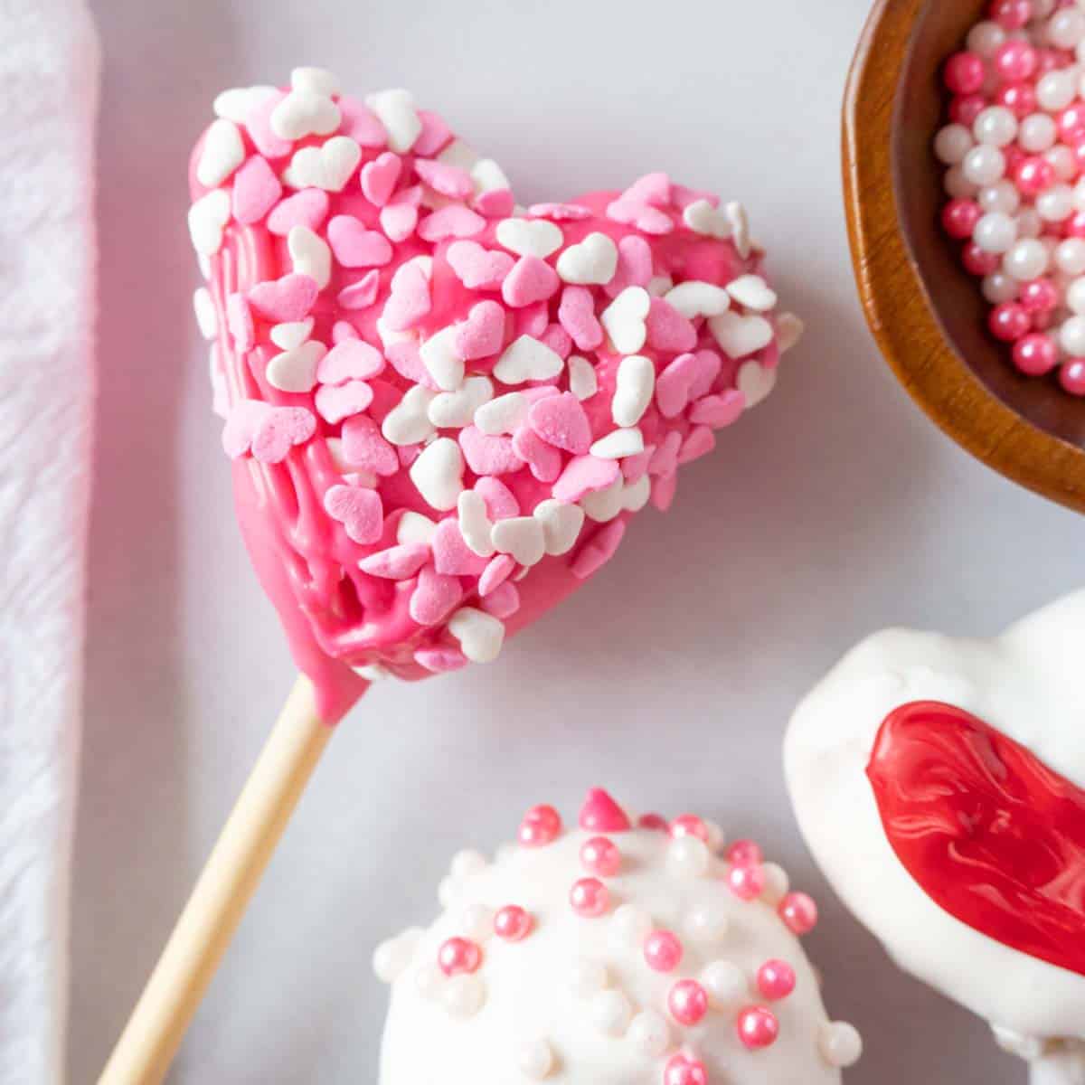 valentines day cake pops featured