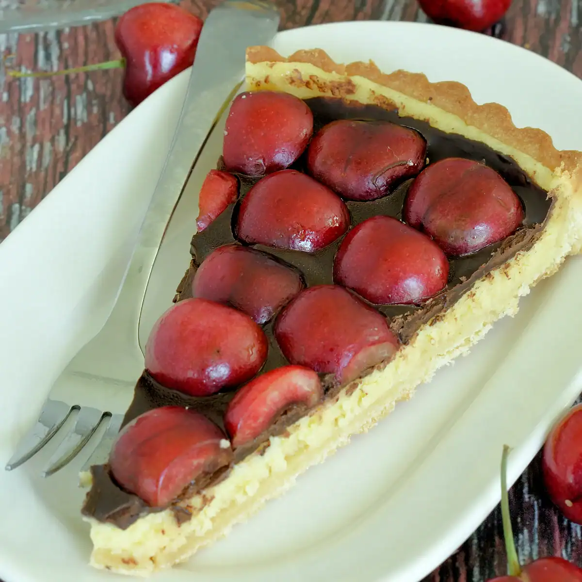 chocolate cherry tart featured