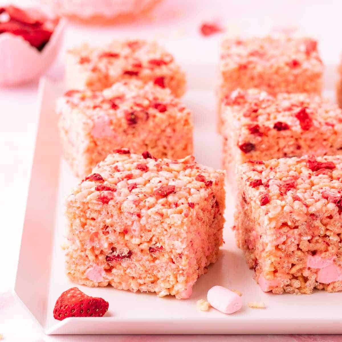 strawberry rice krispie treats featured image