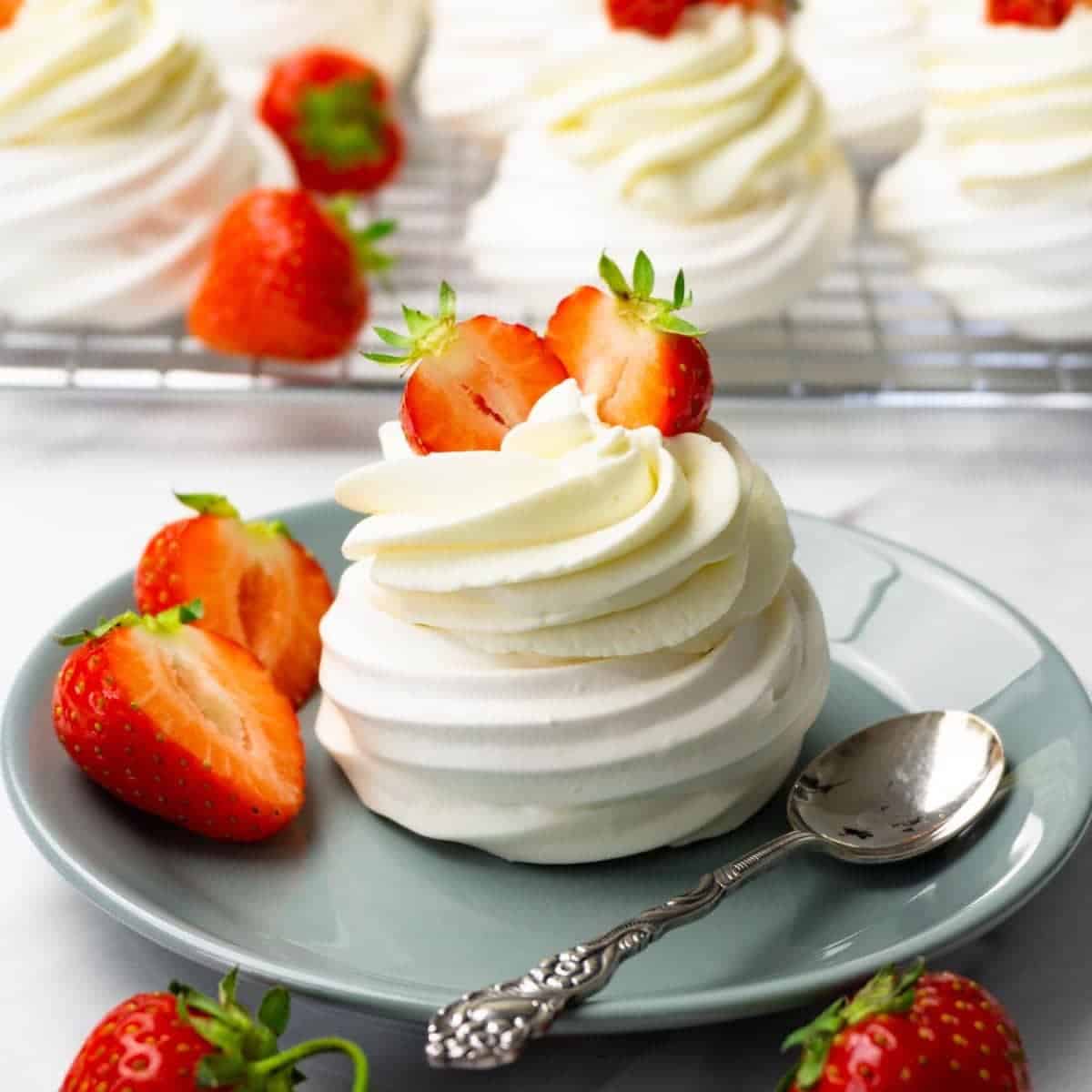 Mini pavlova thumbnail 2