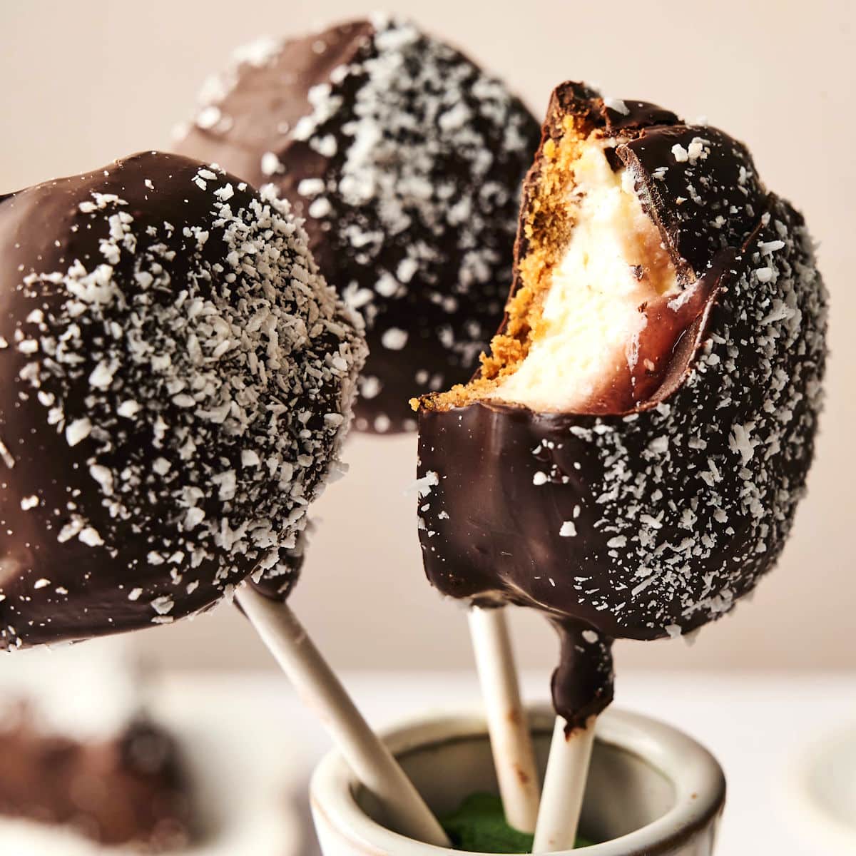 cheesecake cake pops featured