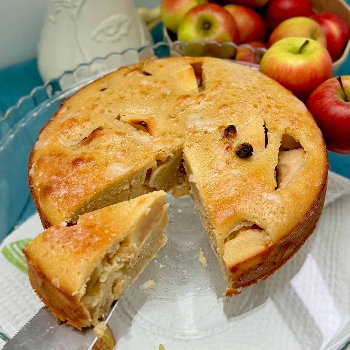 French apple cake glazed