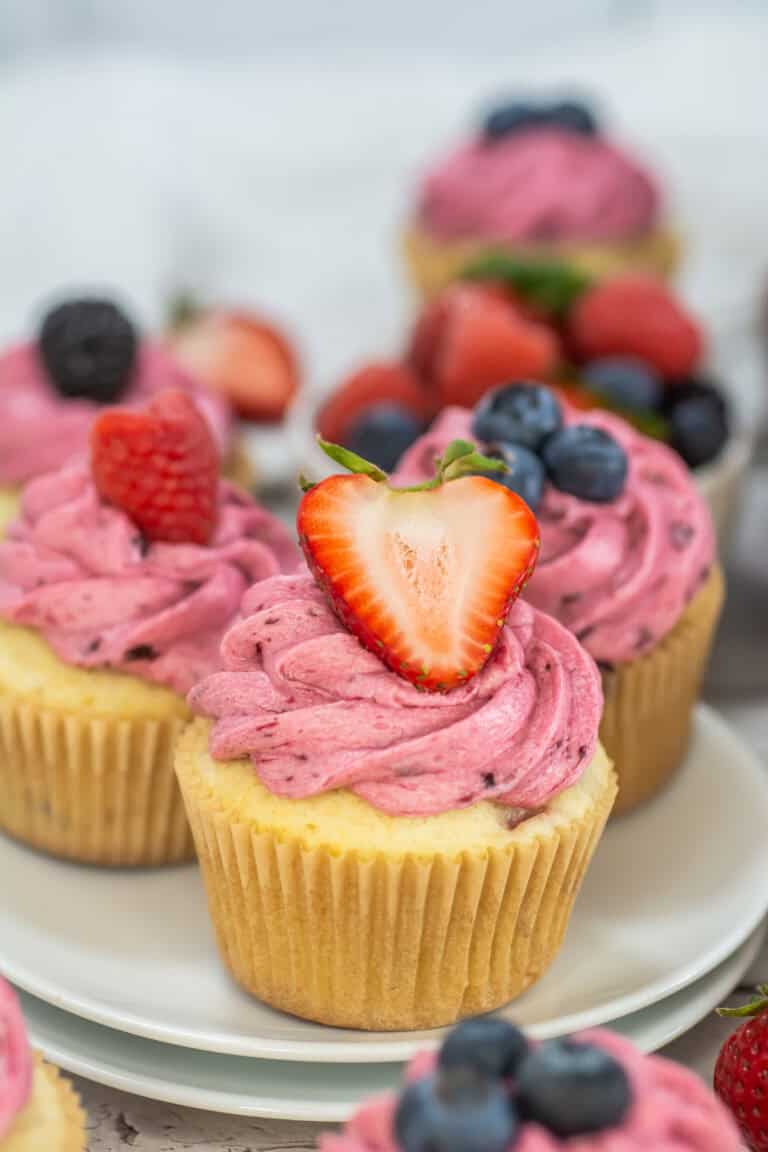 easy homemade mixed berry cupcakes
