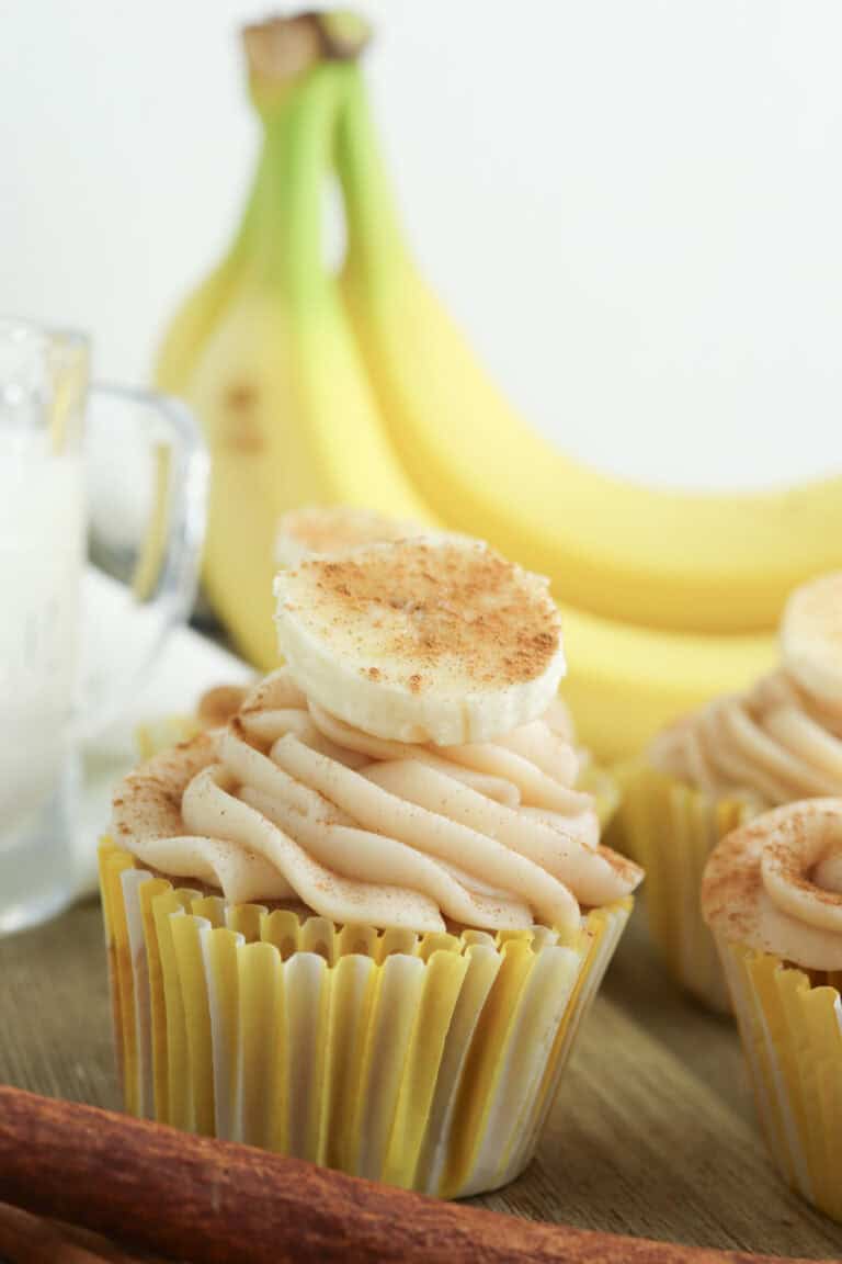 banana bread cupcakes with cinnamon cream cheese frosting