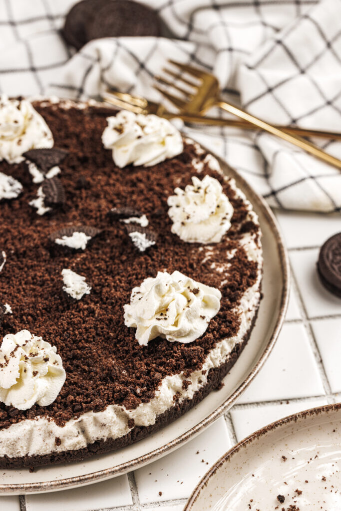 closeup of finished no-bake oreo cheesecake before slicing