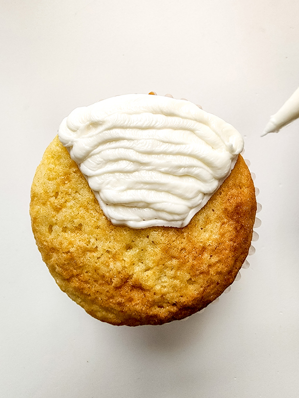 create a rhombus stadium with the white frosting