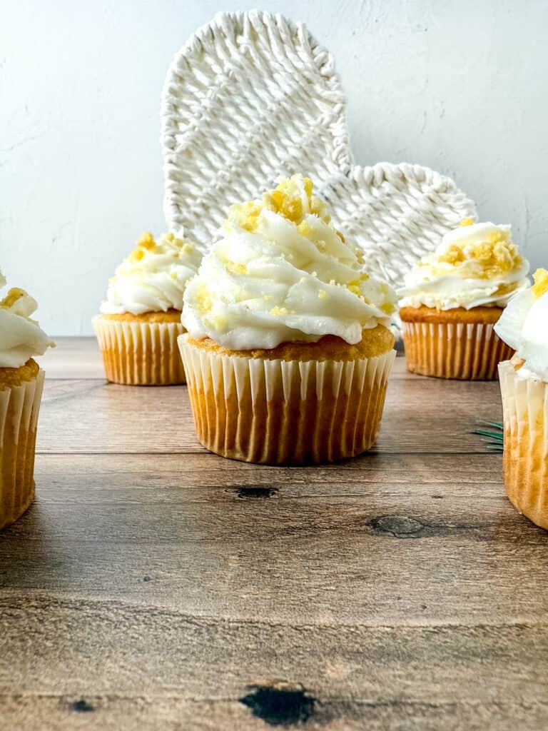 pineapple crunch cupcakes