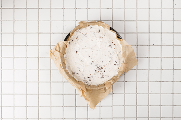 spread filling over oreo crust