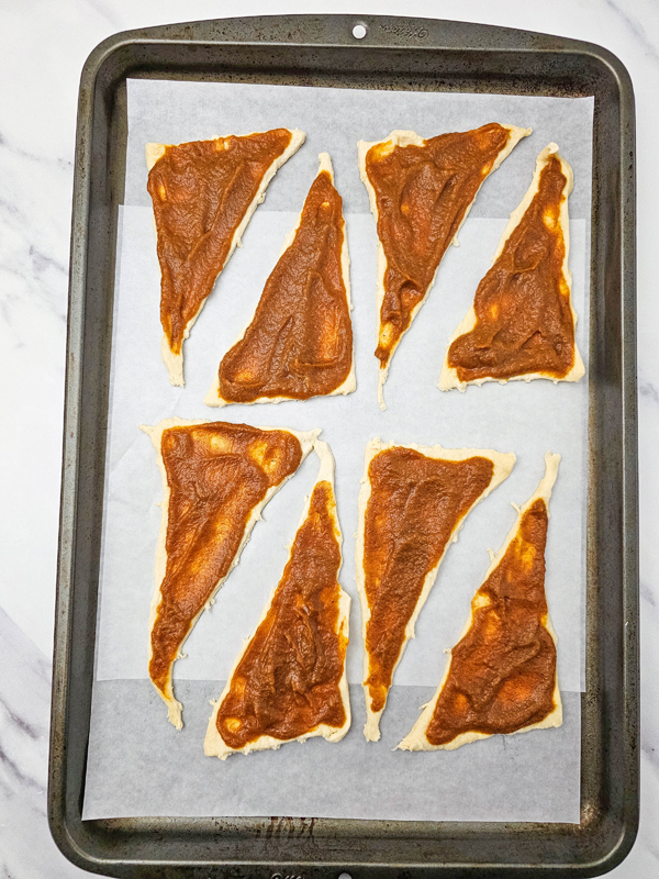 add pumpkin filling to crescent rolls