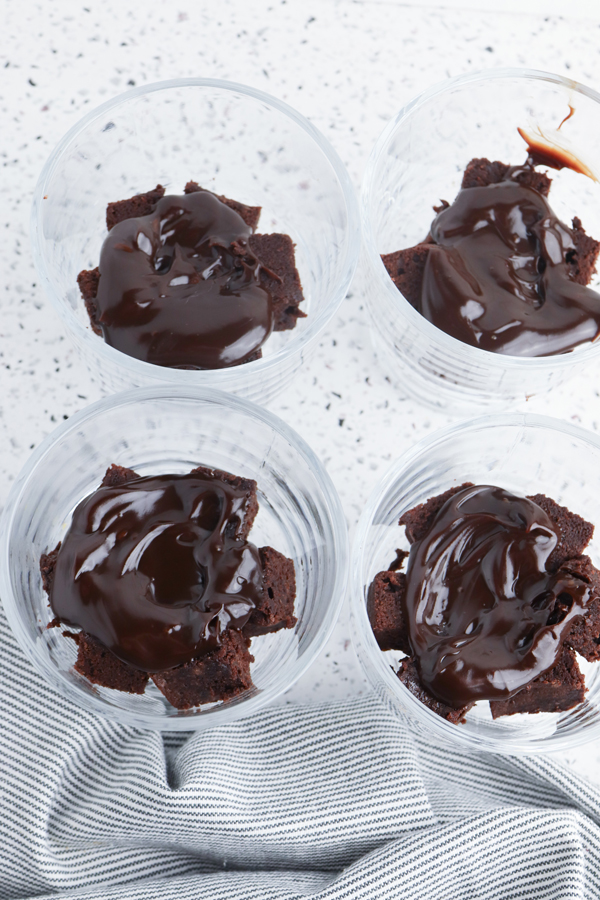 add chocolate sauce to brownie layer