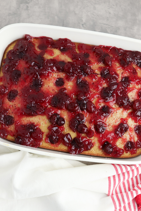 cover cake with cranberry sauce