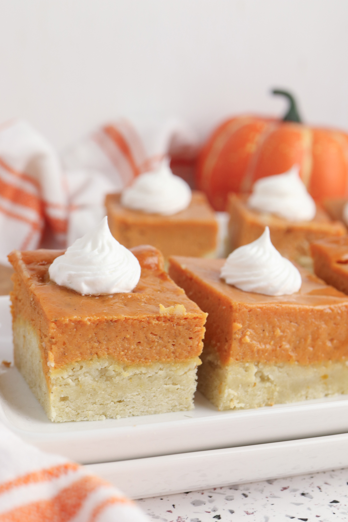 delicious pumpkin pie bars for fall