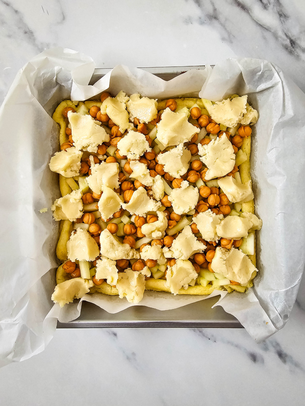 top cookie layer with apples, caramel baking chips, and rest of cookie dough