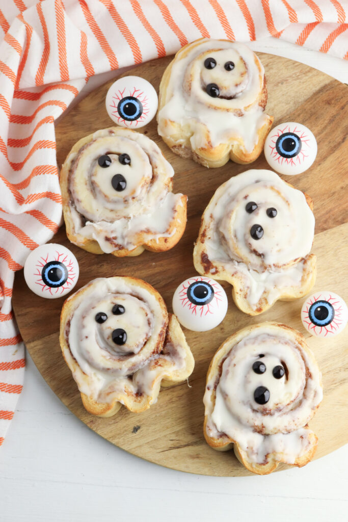 cute ghost cinnamon rolls for halloween
