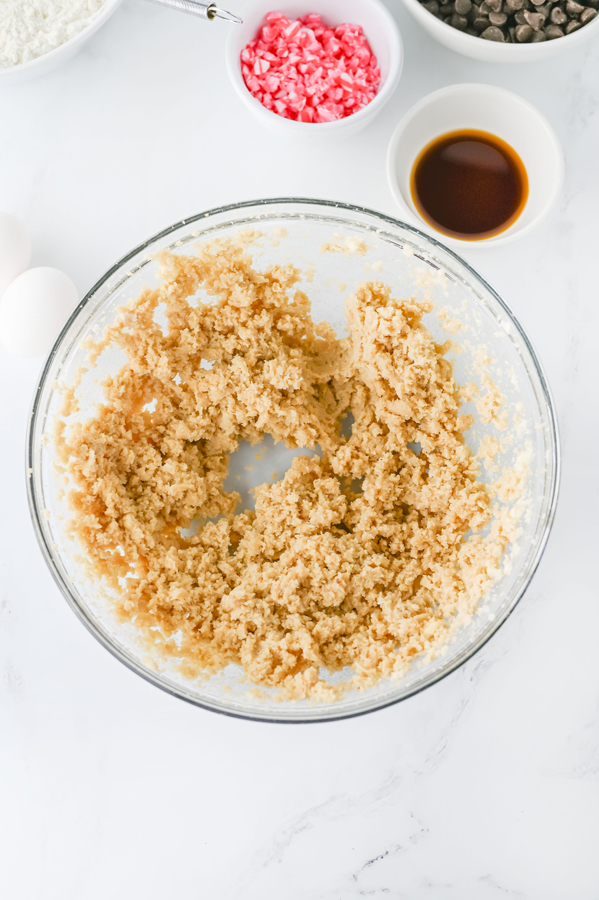 mix butter and sugar until fluffy