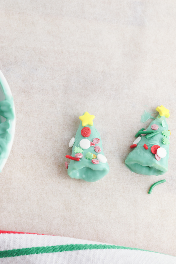 add the stars and candy ornaments to each treat while candy is still soft