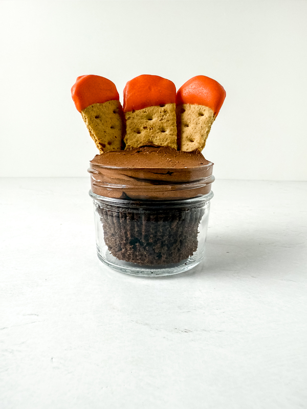 add graham crackers to jars to look like turkey feathers