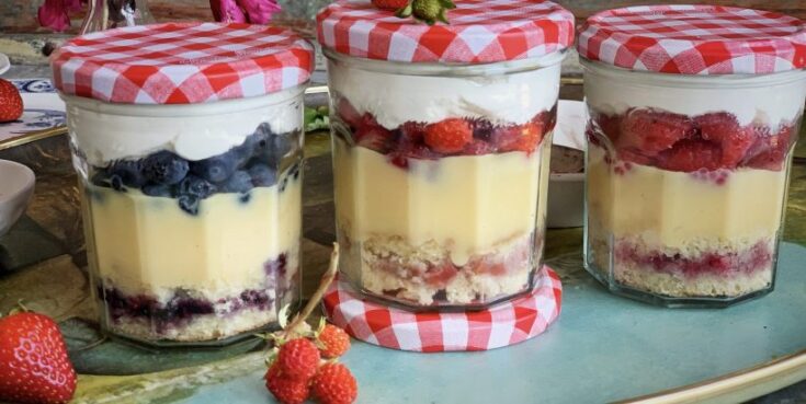 berries and cream mini trifles